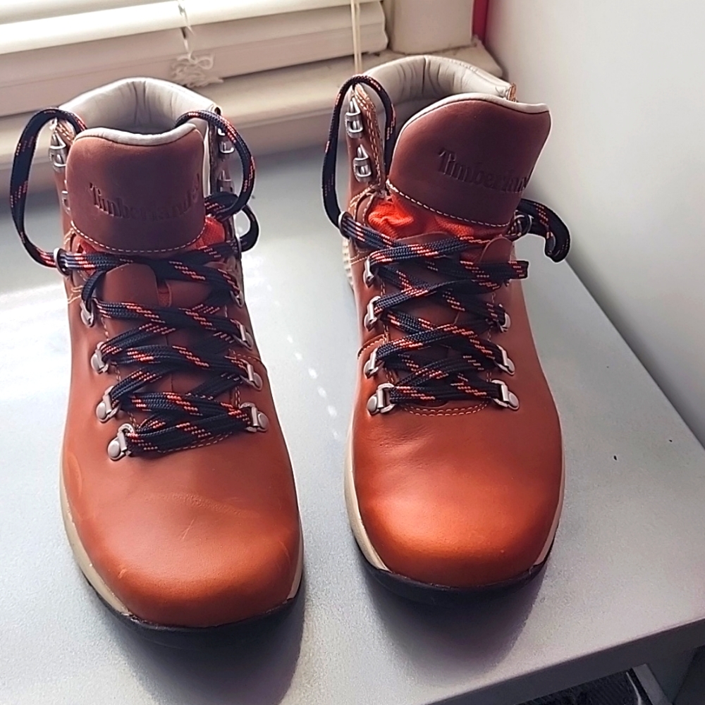 Gently used Timerland Aerocore boots